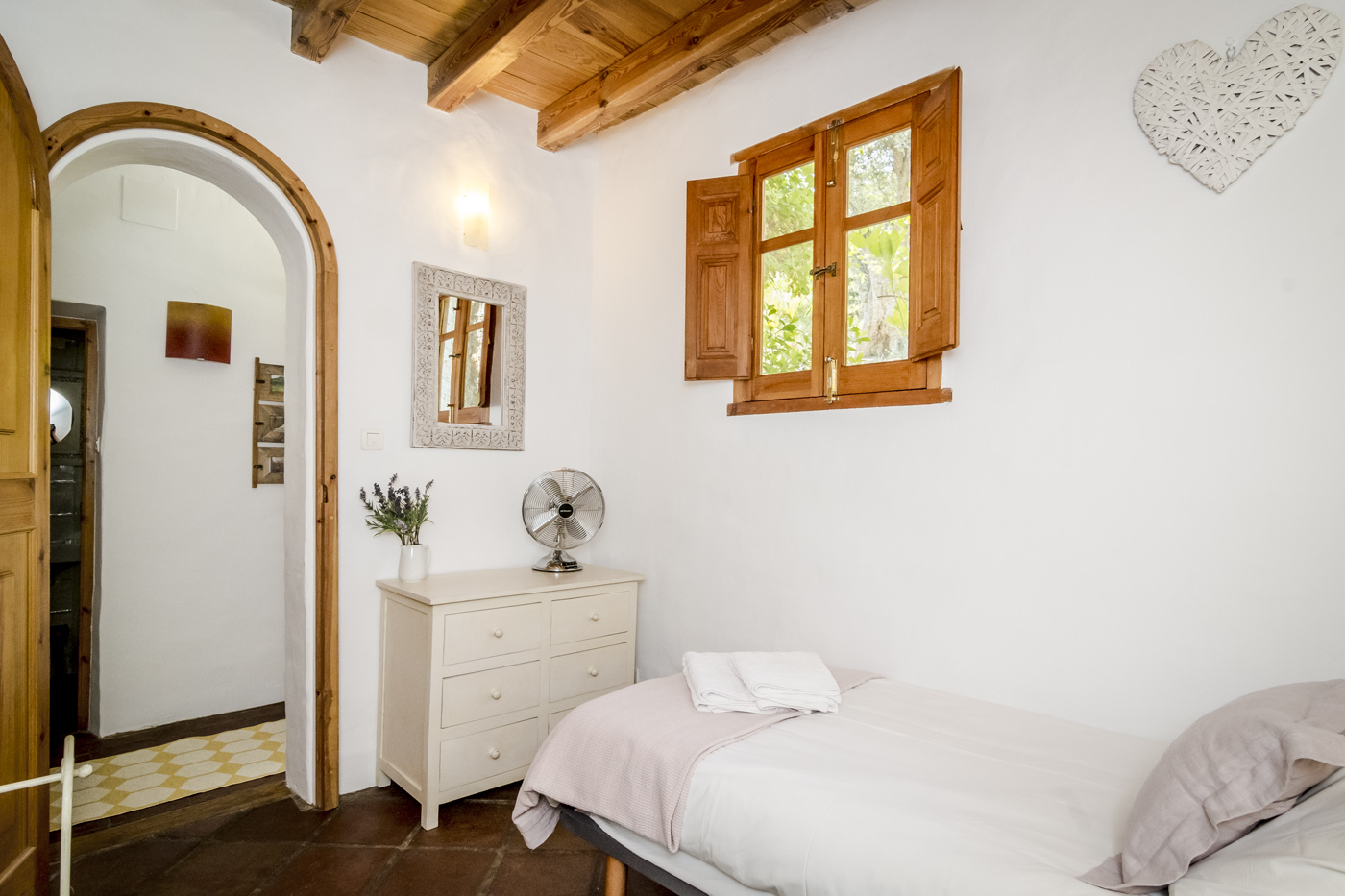 Otro ángulo de la habitación 2 (cama individual)